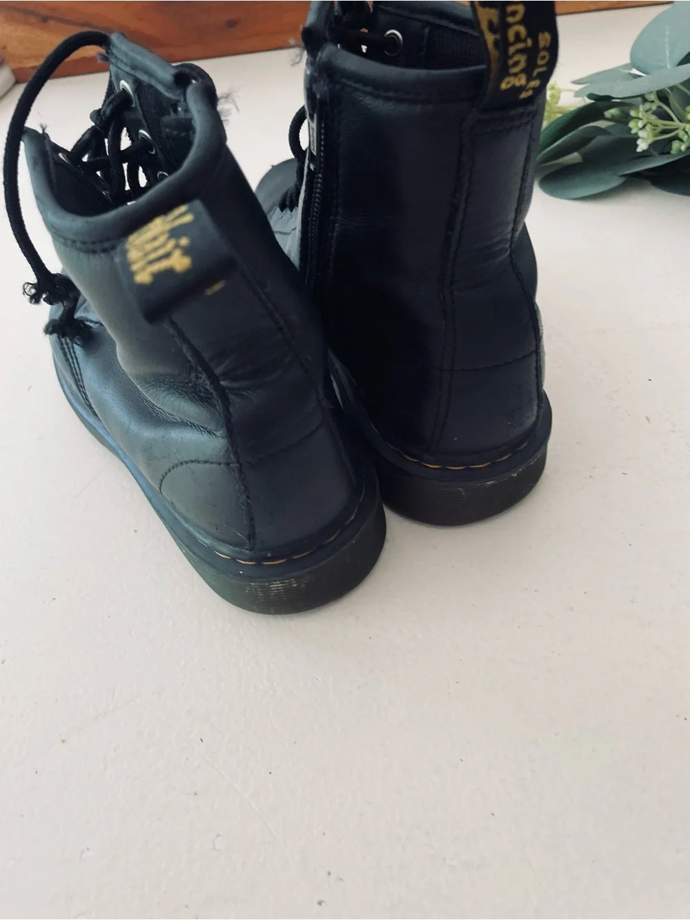 Dr. Martens Doc 8 Eye Juniors Combat Boots